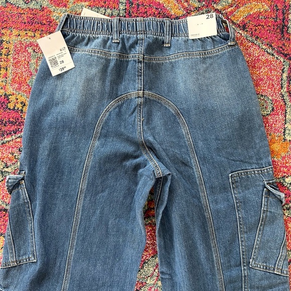 🔥NWT Forever 21 | Women’s medium blue denim Cargo jeans, multiple pockets, sz 28 - Picture 4 of 15